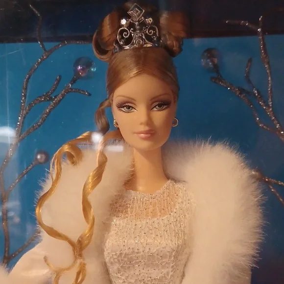 2003 Holiday Visions Barbie - Picture 3 of 7